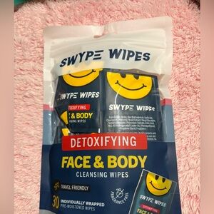 Detoxifying Face & Body Cleansing Wipes - Blue